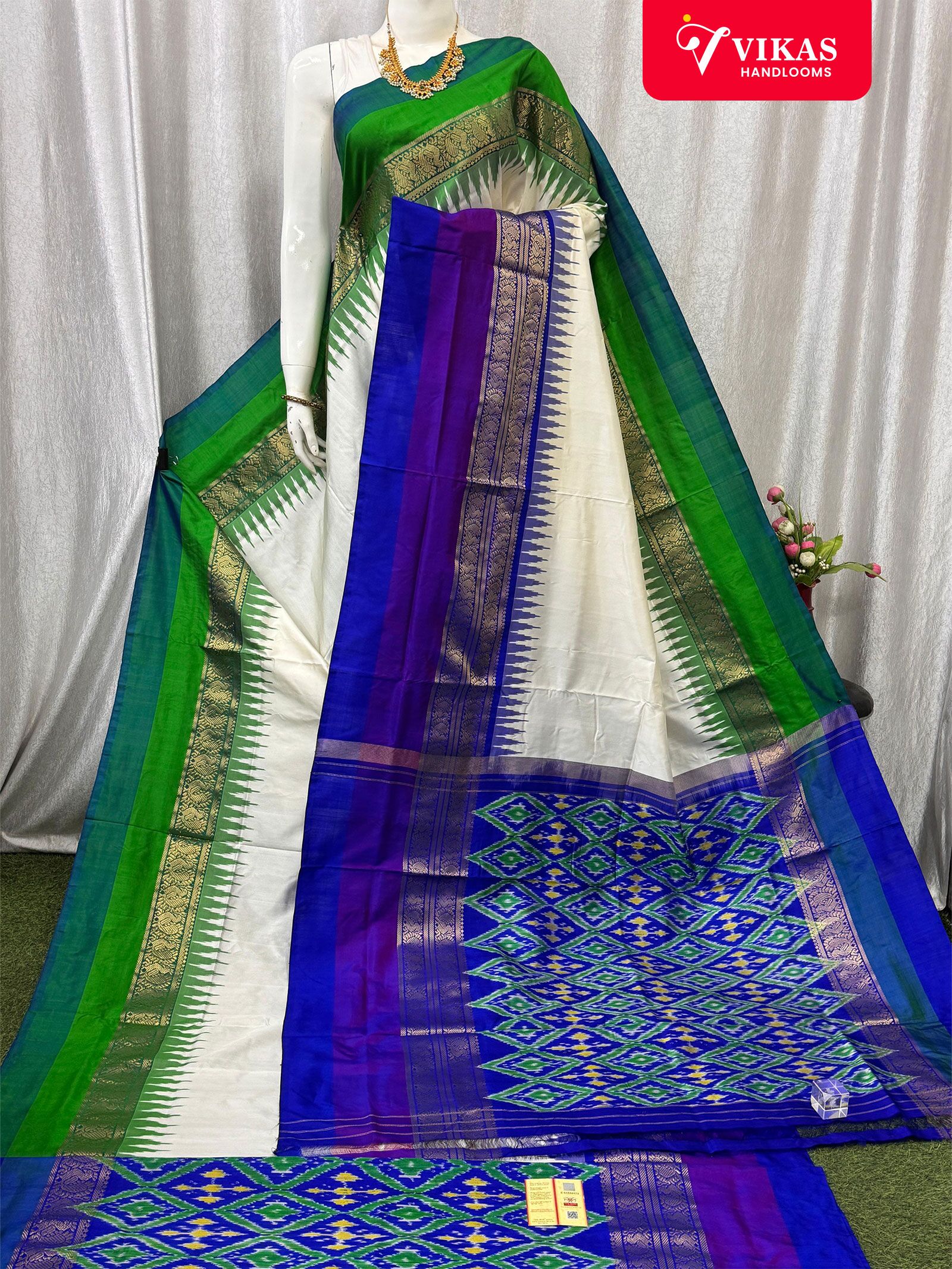 Pochampally Ikat Kanchi Border White And Blue Saree
