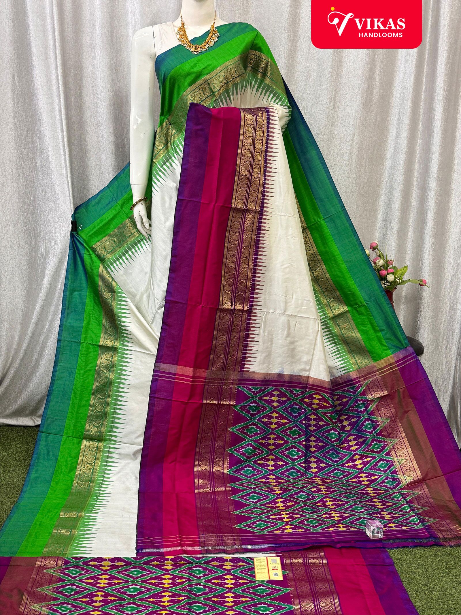 Pochampally Ikat Kanchi Border White Saree