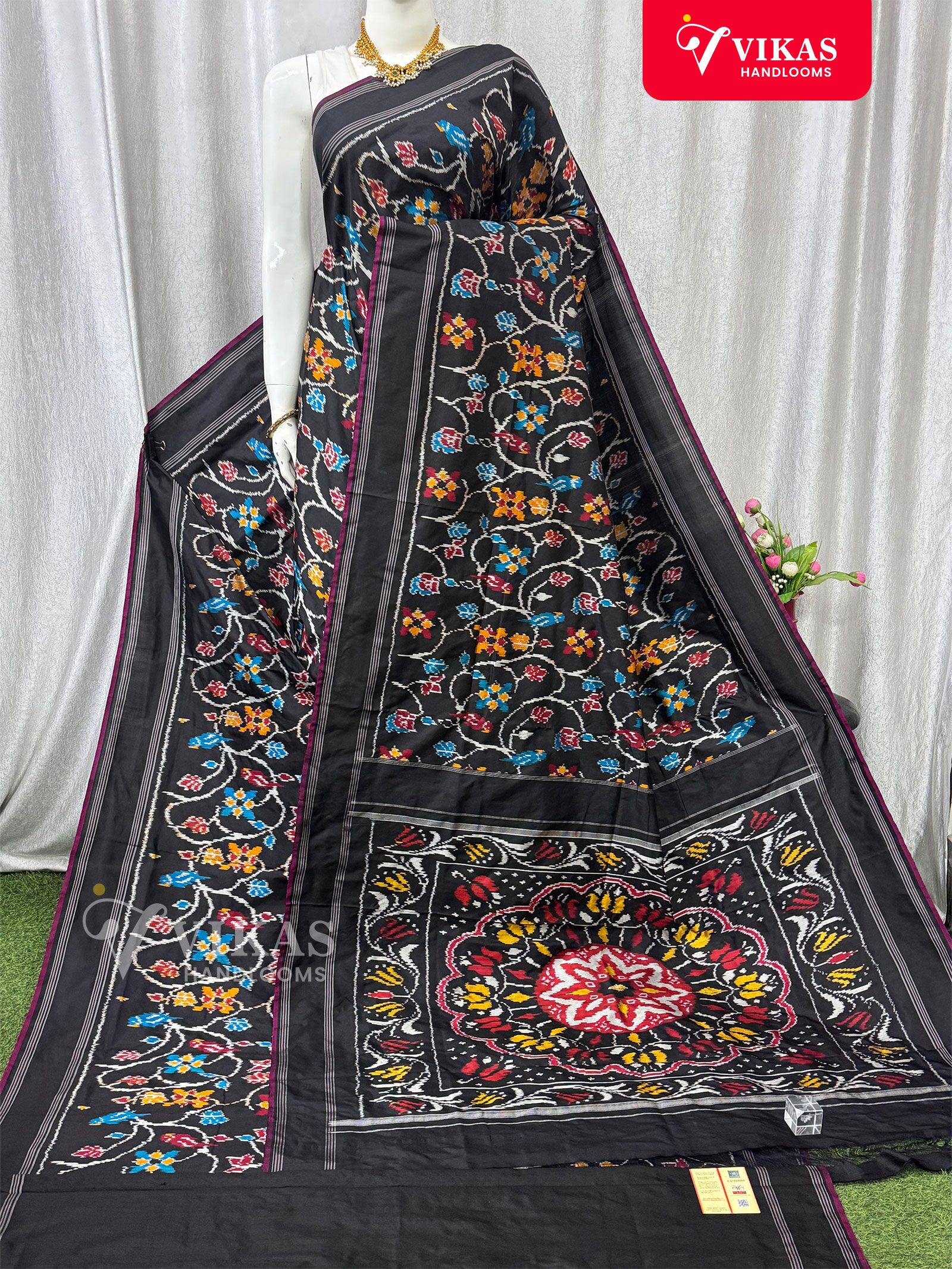 Pochampally Ikkat Sarees Manufacturers