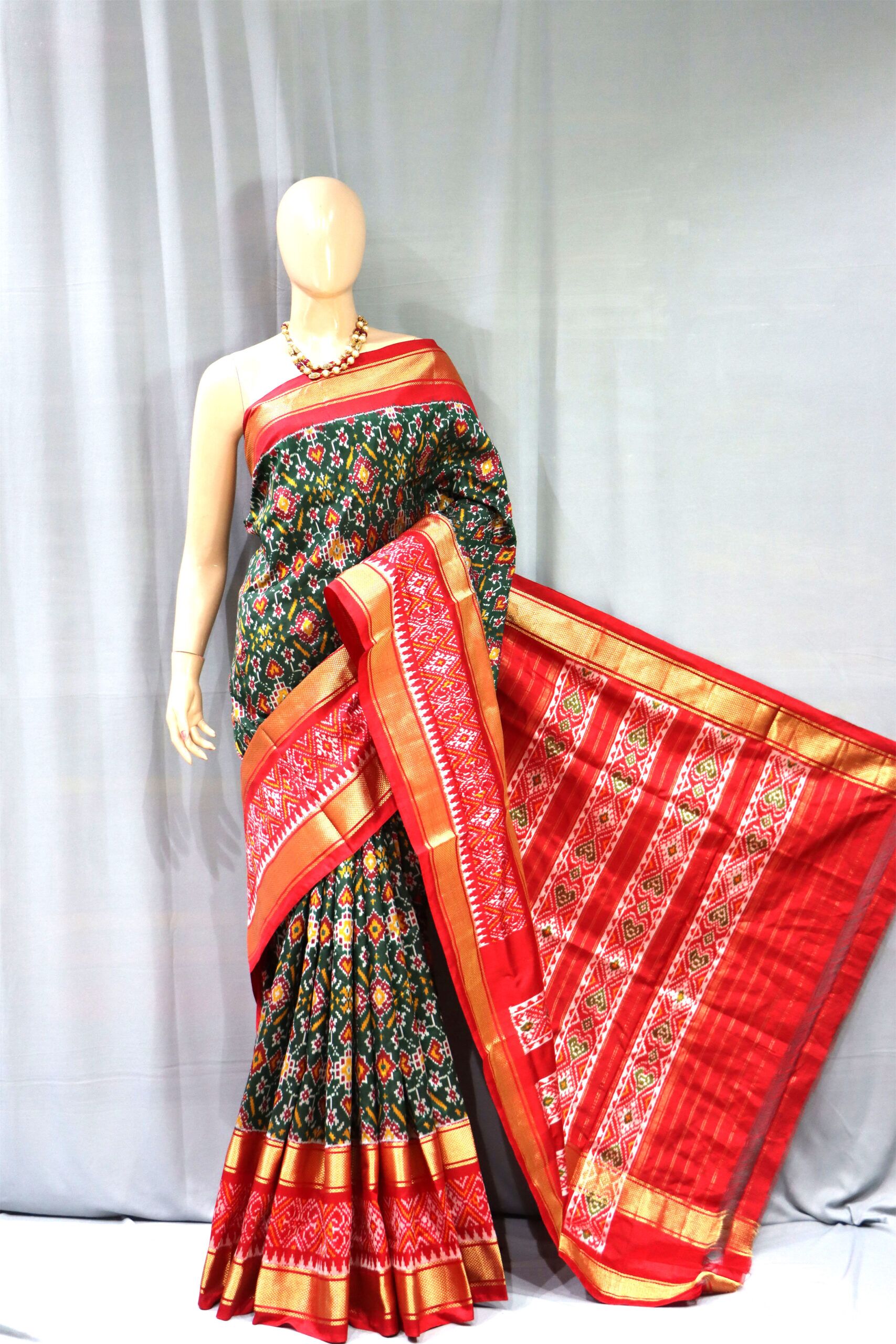 Pochamapally Ikat Break Border Green And Red Pattu Saree